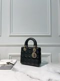 CHRISTIAM DIOR LADY GLOSSY SIGNATURE