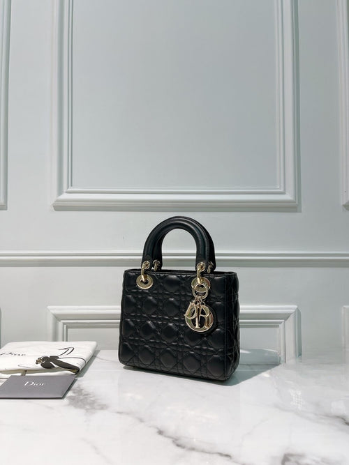CHRISTIAM DIOR LADY GLOSSY SIGNATURE