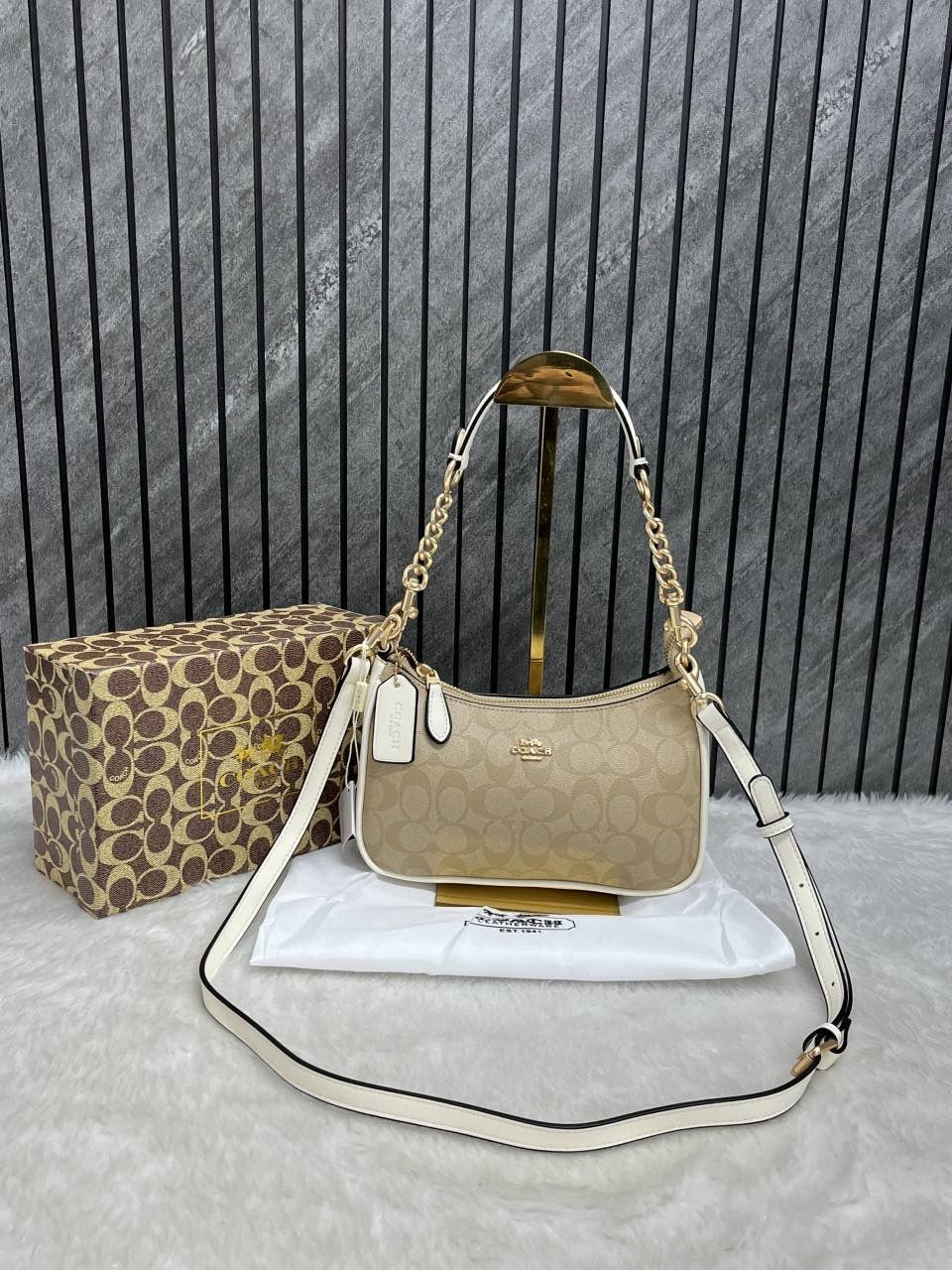 COACH TERI APRICOT SHOULDER BAG