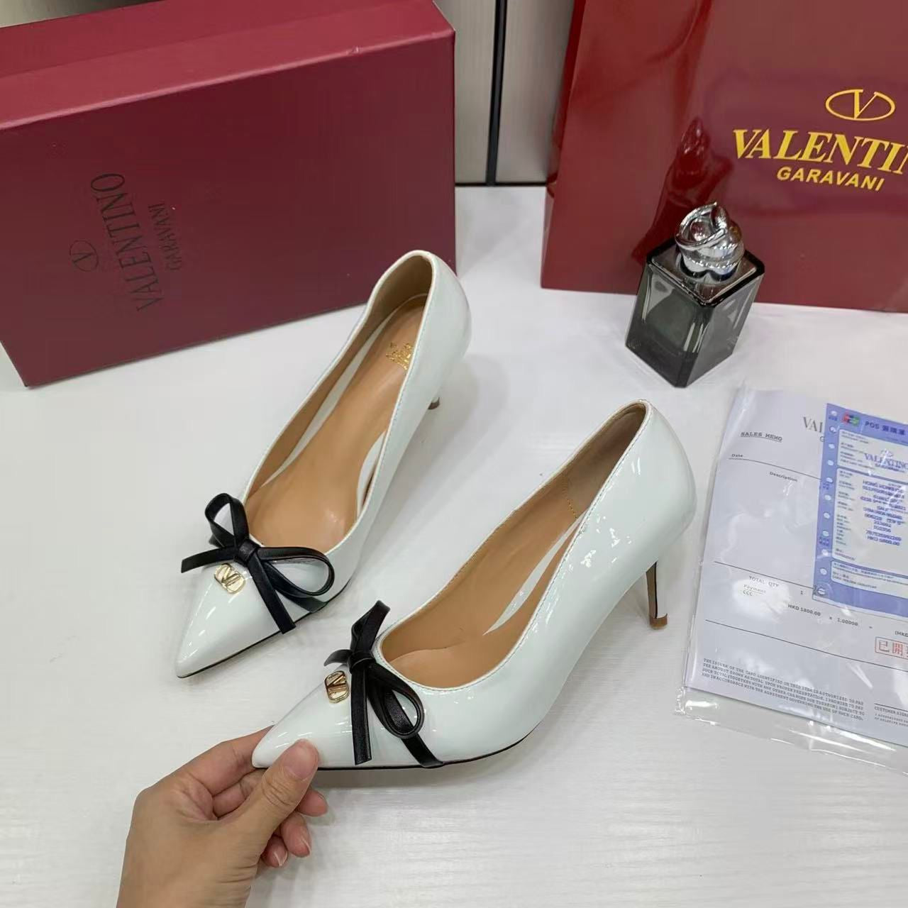 VALENTINO PUMP HEEL ELEGANT WOMENS WHITE PATENT LEATHER WITH BLACK KNOT