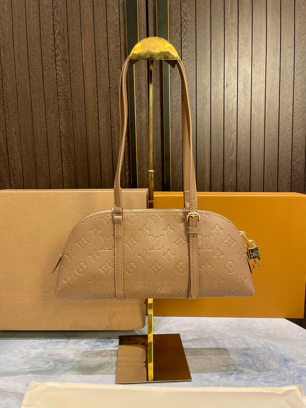 LOUIS VUITTON MONOGRAM SHOULDER BAG