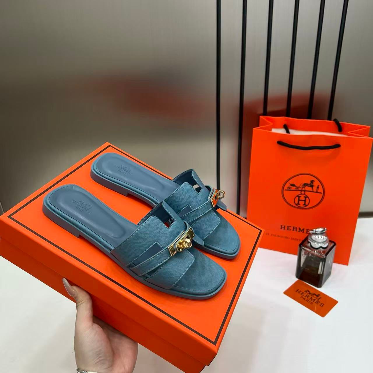 HERMES PARIS OREN FLATS