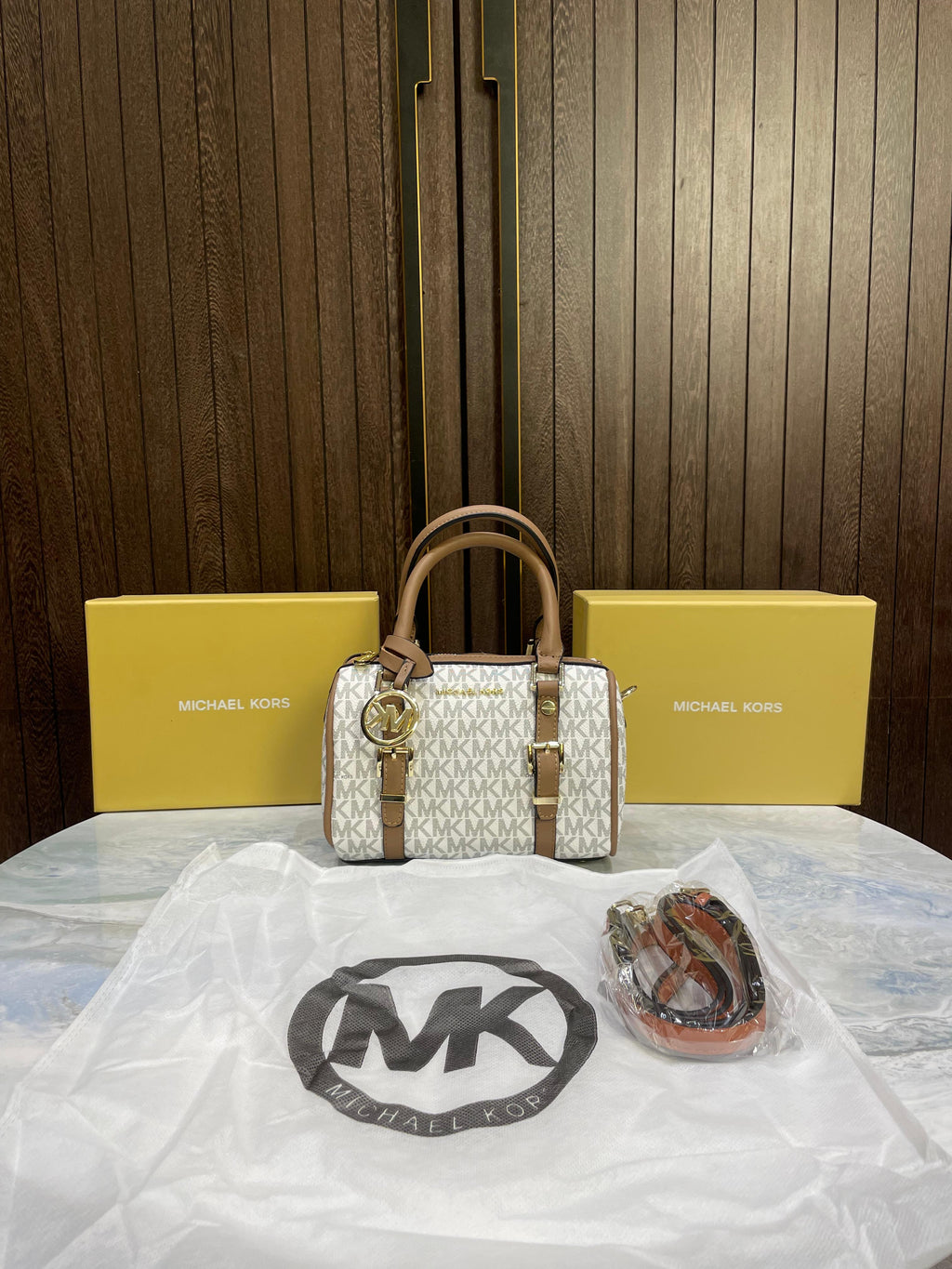 MICHAEL KORS BEDFORD LEGACY SMALL SNATCHEL
