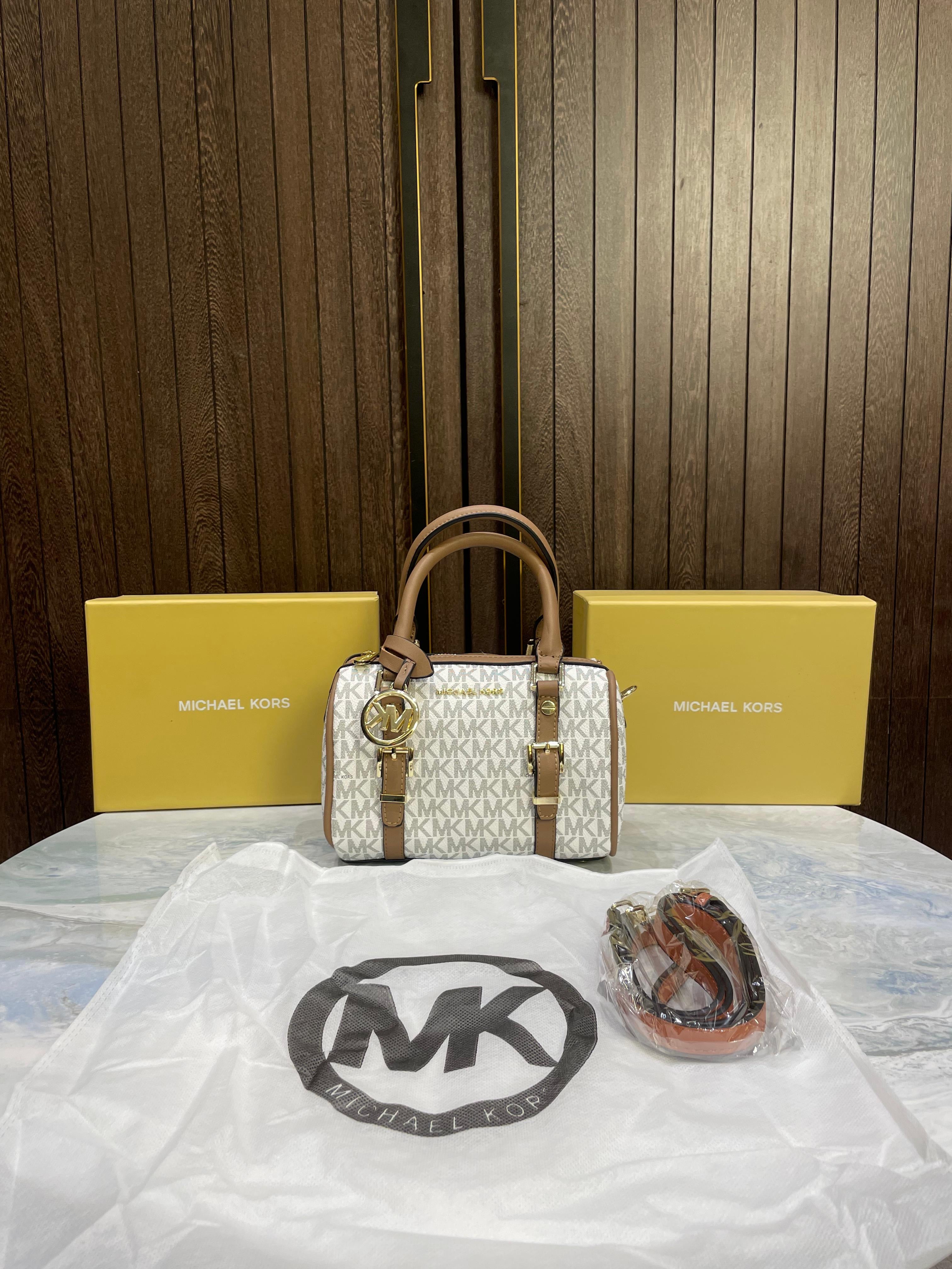 MICHAEL KORS BEDFORD LEGACY SMALL SNATCHEL