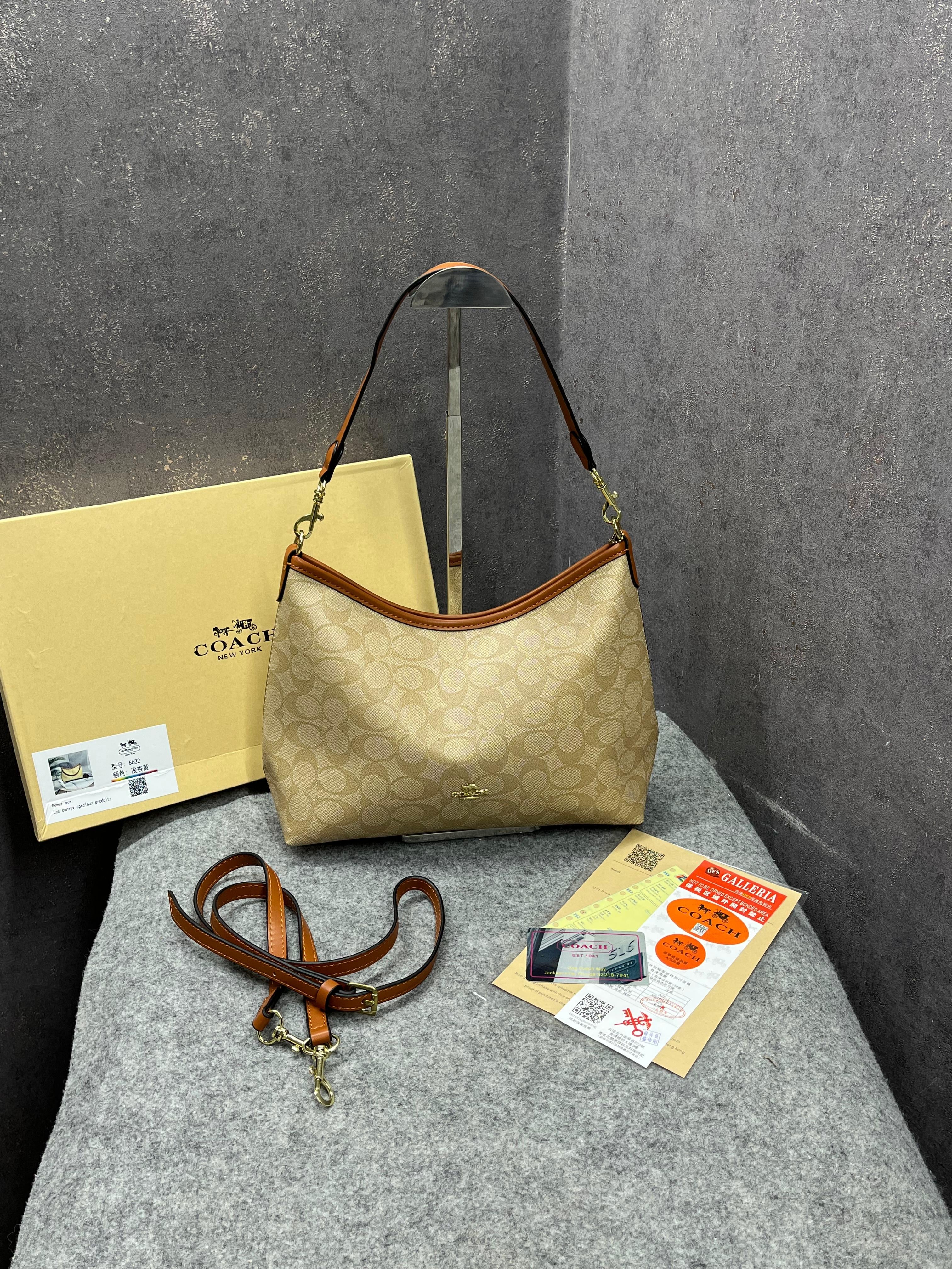 COACH LAUREL IN SIGNATURE CANVAS SHOULDER BAG