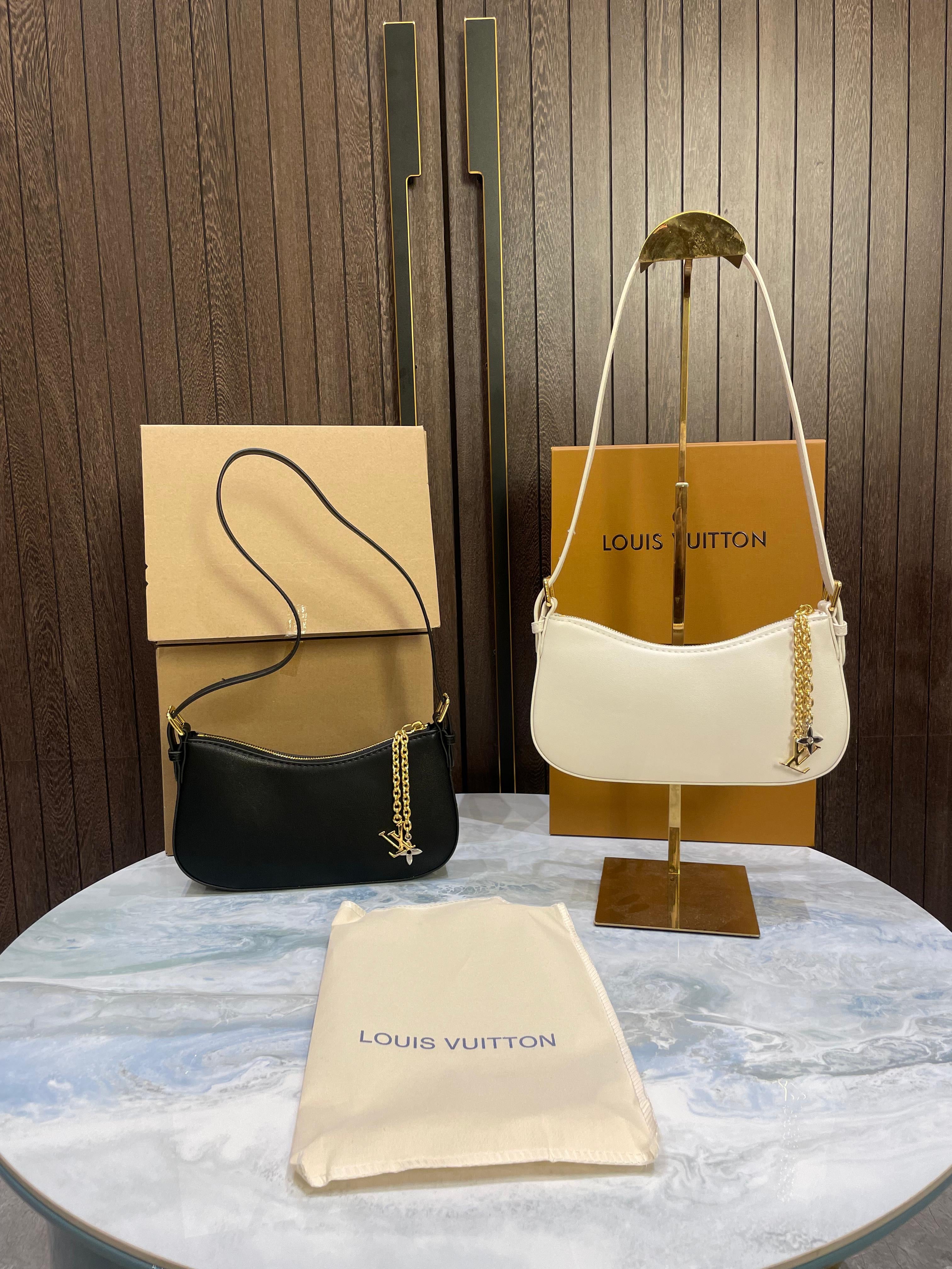LOUIS VUITTON POCHETTE LV BLOOM
