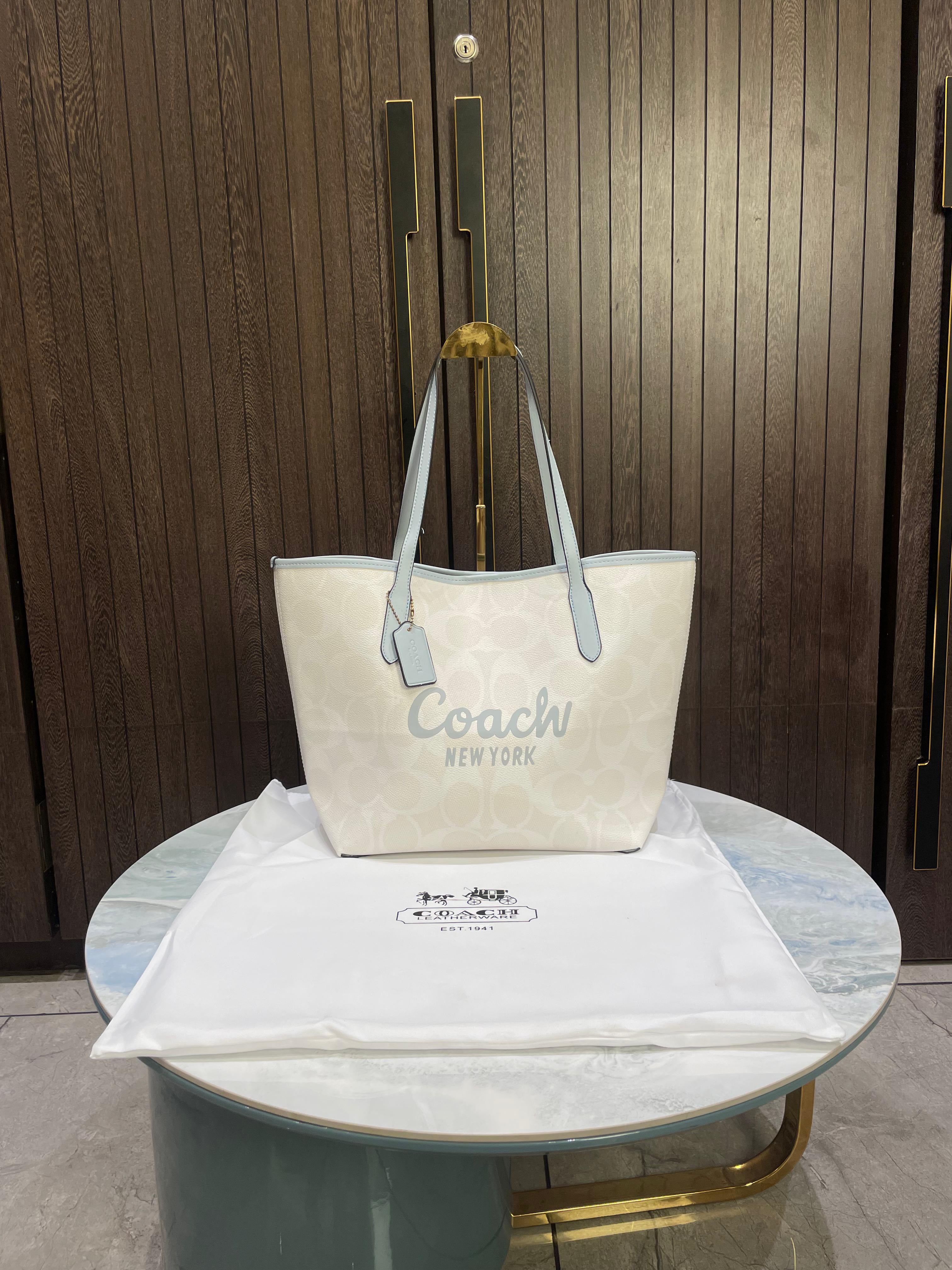 COACH CITY TOTE BAG IN SIGNATURE CANVAS GRAPHIC