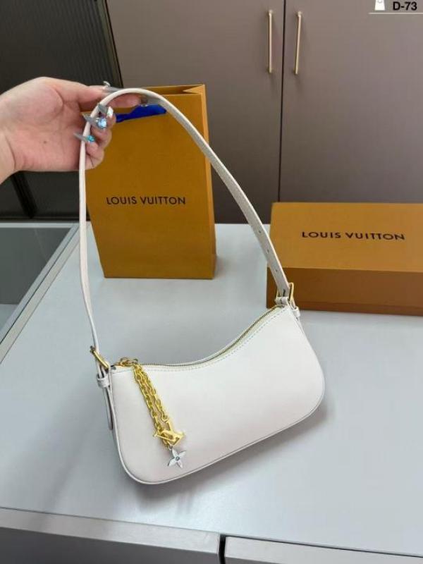 LOUIS VUITTON POCHETTE LV BLOOM