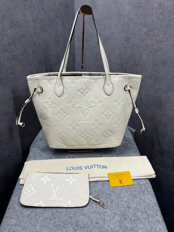 LOUIS VUITTON OFFWHITE MONOGRAM GIANT WITH POUCH EMPREINTE LEATHER
