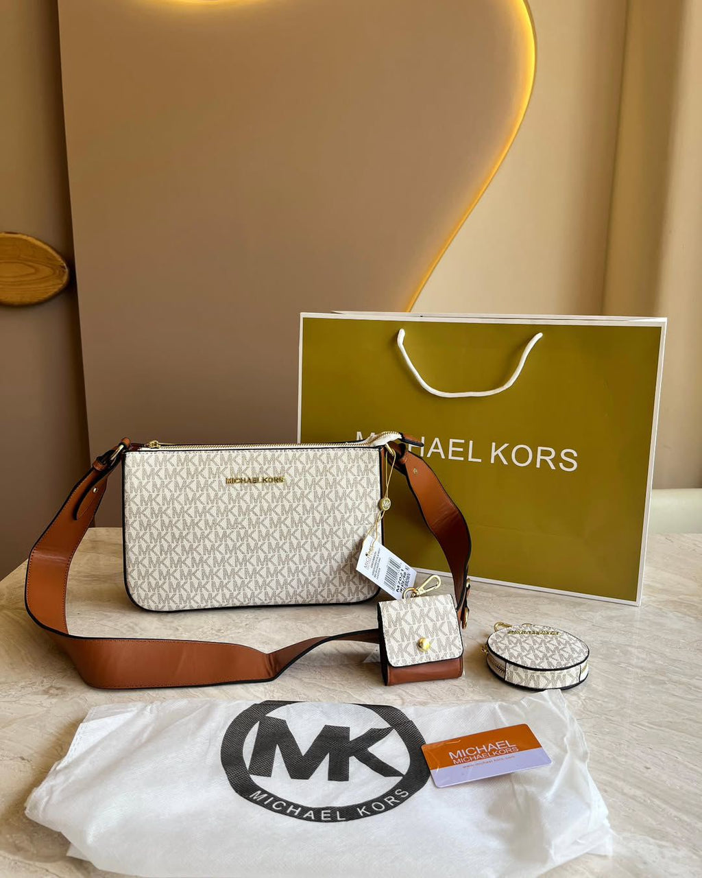 MICHAEL KORS JET SET CROSS BODY WITH TECH ACCESSORIES