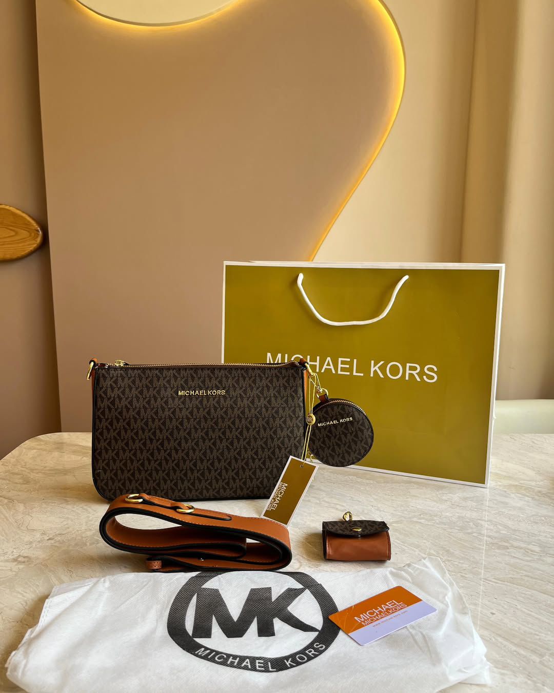 MICHAEL KORS JET SET CROSS BODY WITH TECH ACCESSORIES