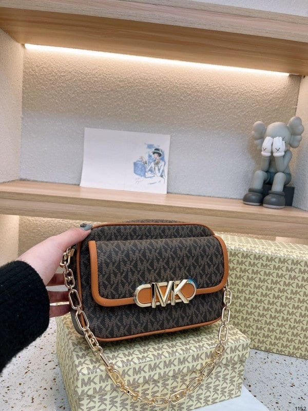 MICHAEL KORS PARKER CAMERA BAG